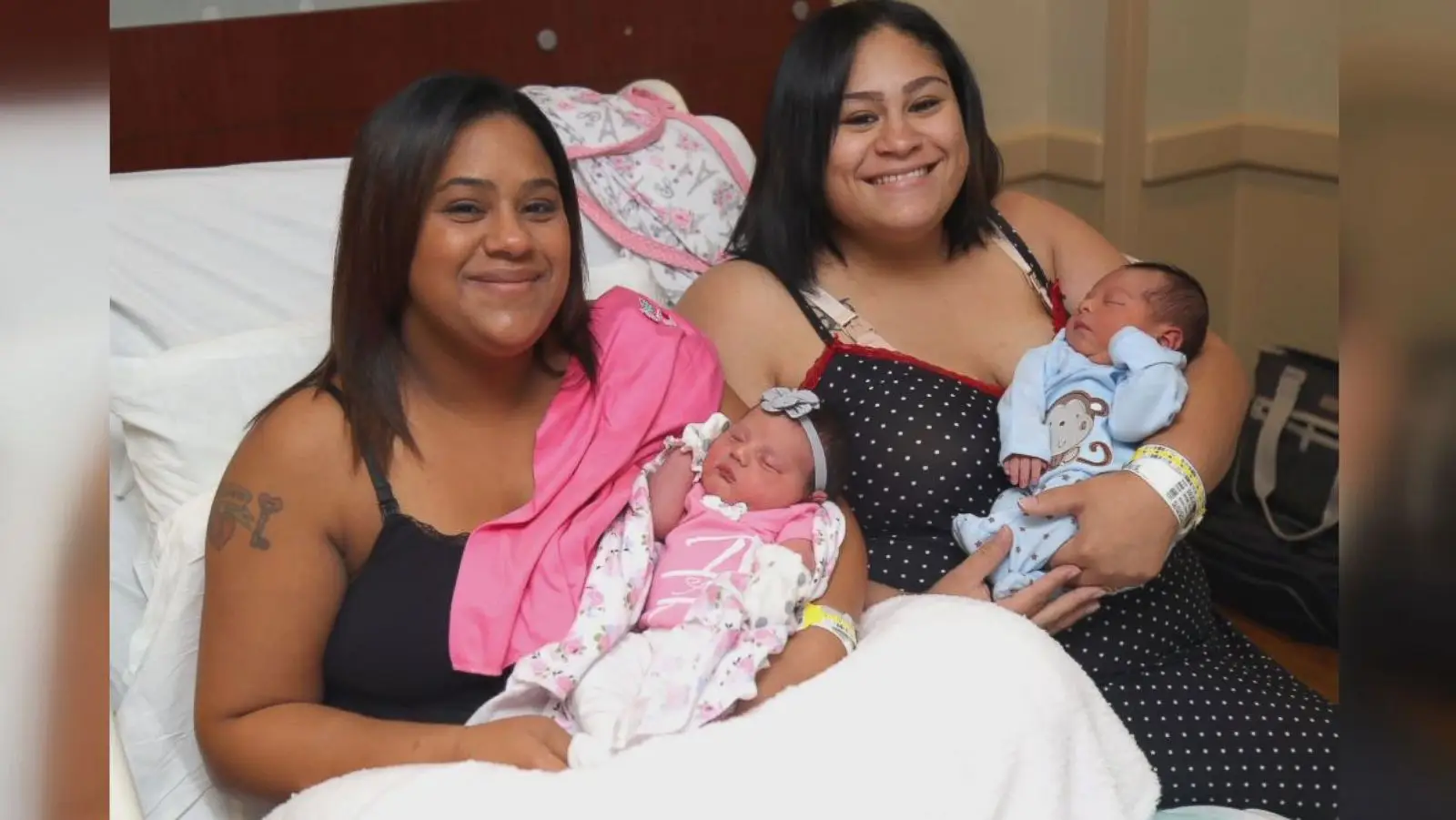 By chance, two sisters from Alabama gave birth at the same time.