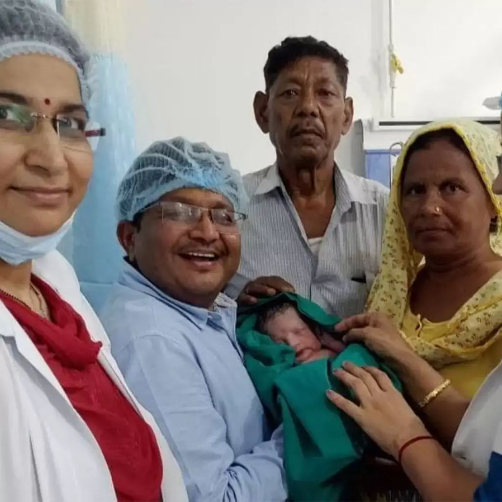 After 54 years of marriage, a 70-year-old woman gave birth to a child in India