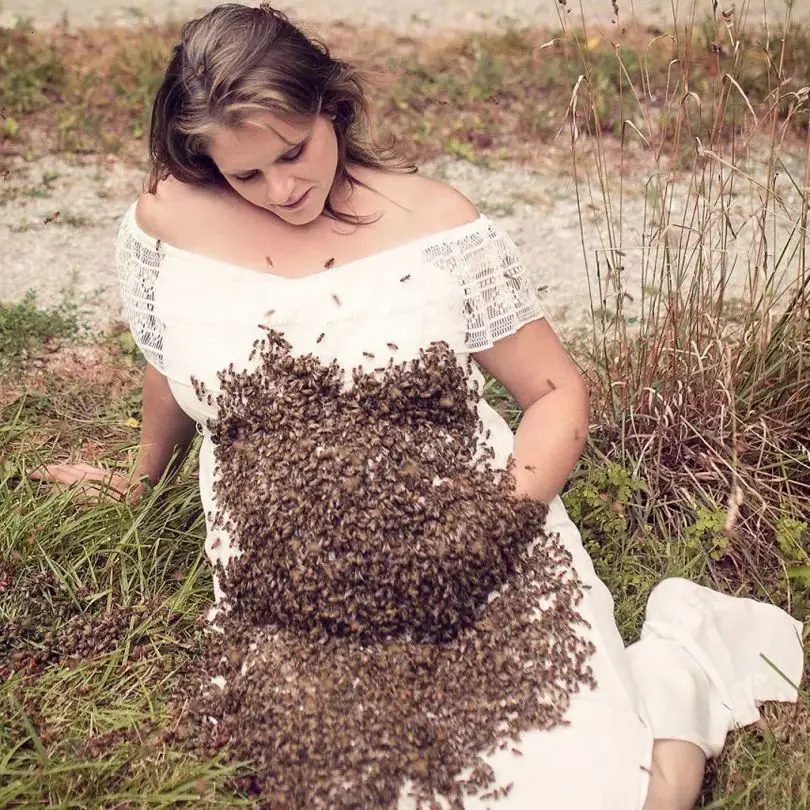 Breathtaking Buzz: Enchanting Maternity Photoshoot with 20,000 Bees Commemorates an Unforgettable First Pregnancy