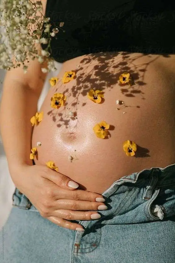 Radiant Anticipation: Expectant Mothers Radiate Beauty and Joy in Captivating Photos as They Await the Birth of Their Children
