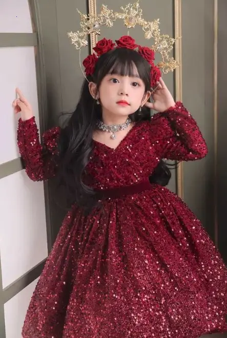 Irresistible Allure: Adorable Photos of a Beautiful Girl in Princess Attire That’s Taking the Internet by Storm