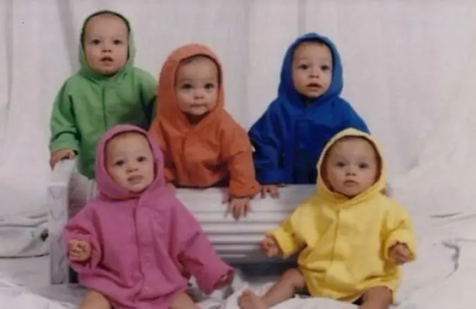 Quintuplets were born instead of one child: How they look like after graduating school