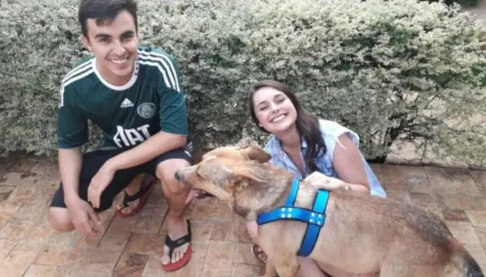 This couple’s kindest reaction to a stray puppy that crashed their wedding has gone viral