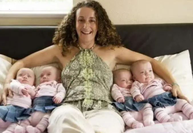 The woman gave birth to quadruplets, a copy of each other: What girls look like after 14 years