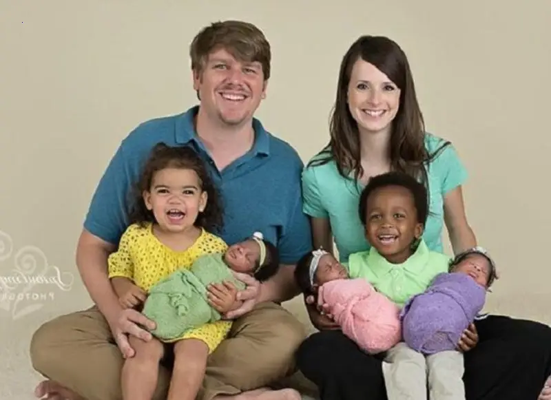Black triplets born in white family are already 3 years old: How the unusual family lives now