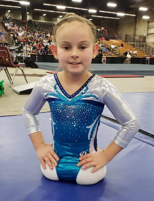 The girl who was born without legs is only 8 years old, and she has already become a professional gymnast