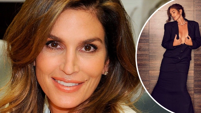 “This girl is really something!” – Cindy Crawford, who is 56 years old, danced in a dress with sequins and a deep chest.