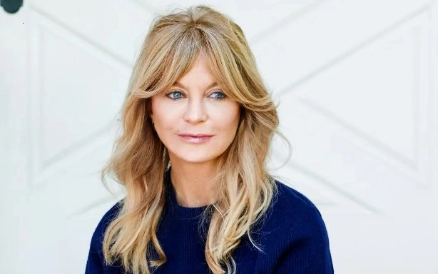 Goldie Hawn, 77, is no longer distinguishable following a facelift; she shocked everyone.
