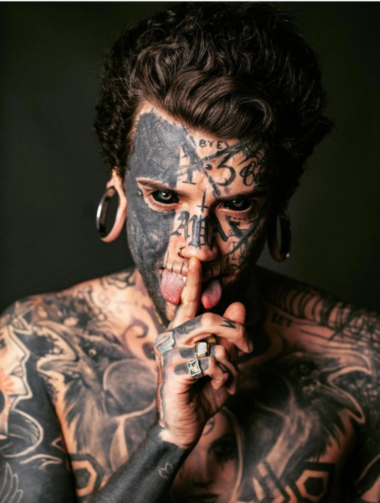 A 24-year-old man with tattoos all over his body removes them for the sake of his child.