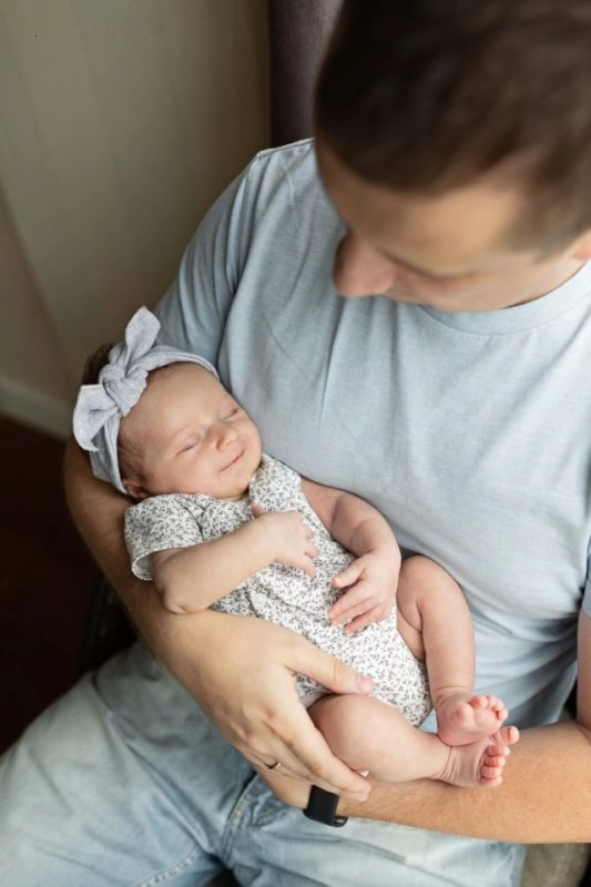 Dad talked to his daughter for 9 months: She recognized him immediately after birth