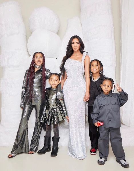 “Total chaos. Kim Kardashian worried about being a single mother: “Sometimes I cry myself to sleep.”