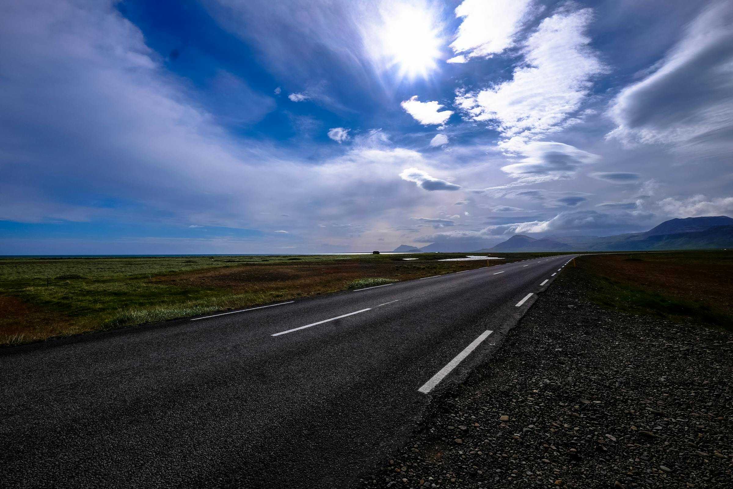 A vast, empty road | Source: Pexels